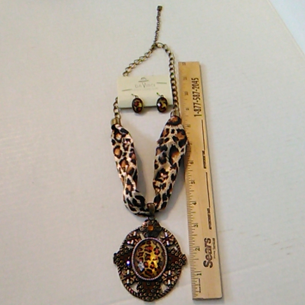 Nwt Leopard  necklace - Picture 8 of 8